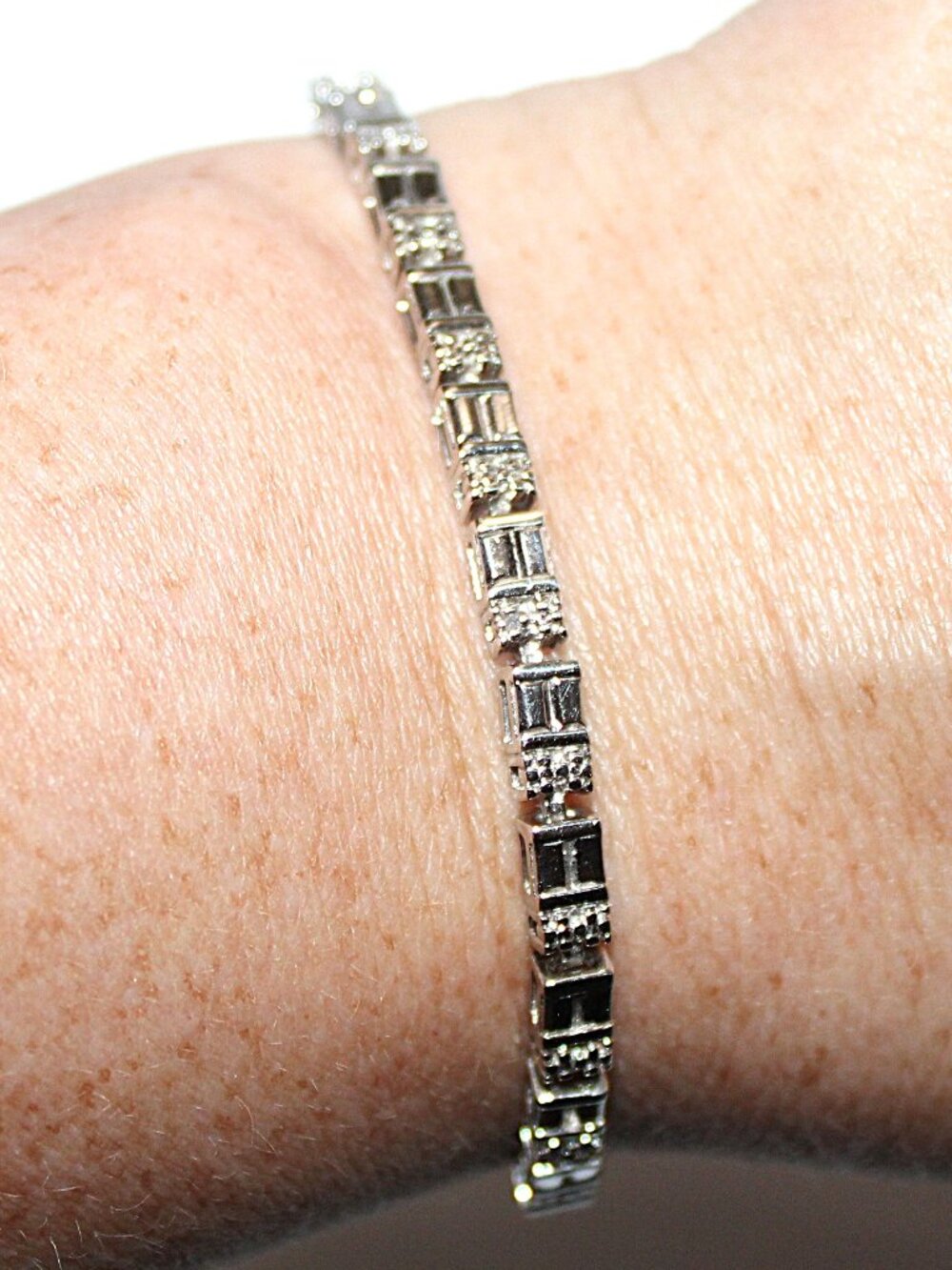 Sterling Silver Casual Tennis Bracelet 7.5 Inches 14 Grams